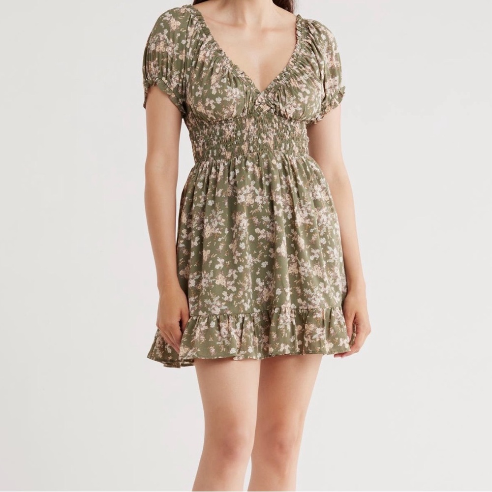 Lush Olive Floral Smocked Mini‎ Dress Puff Sleeve Ruffle Hem NWT Women's Medium